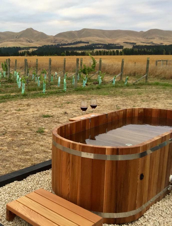 Romantic Vineyard Getaway Waipara Exterior photo