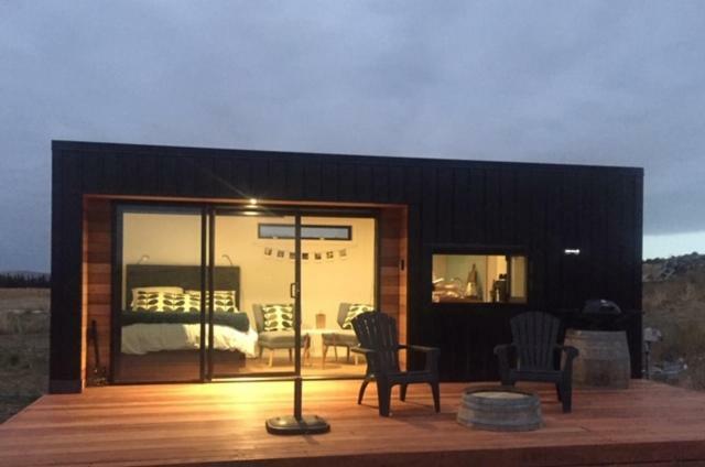 Romantic Vineyard Getaway Waipara Exterior photo